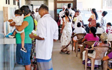 போதுமான மருந்தாளர்கள் இல்லை – கிளிநொச்சி வைத்தியசாலையில் நோயாளிகள் பலமணி நேர காத்திருப்பு