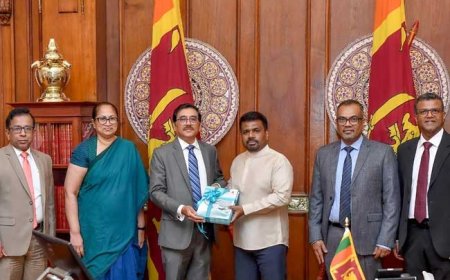இலங்கை மத்திய வங்கியின் 2025 பொருளாதார அறிக்கைகள் ஜனாதிபதியிடம் கையளிப்பு