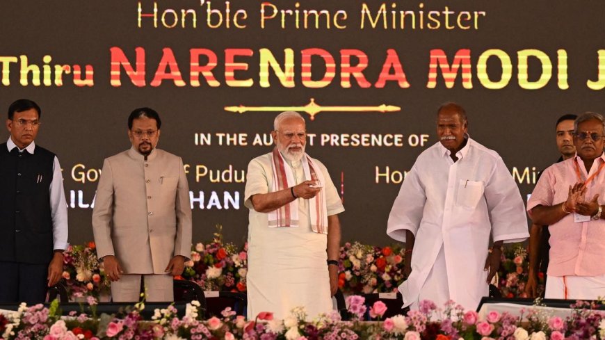 திறந்த வாகனத்தில் பிரதமர் மோடி – புதுச்சேரி மக்கள் மிகுந்த உற்சாக வரவேற்பு