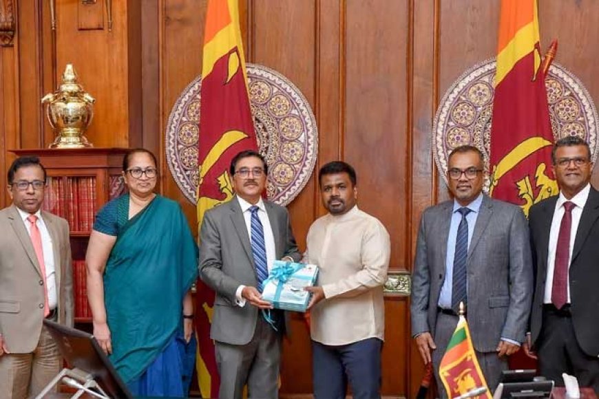 இலங்கை மத்திய வங்கியின் 2025 பொருளாதார அறிக்கைகள் ஜனாதிபதியிடம் கையளிப்பு